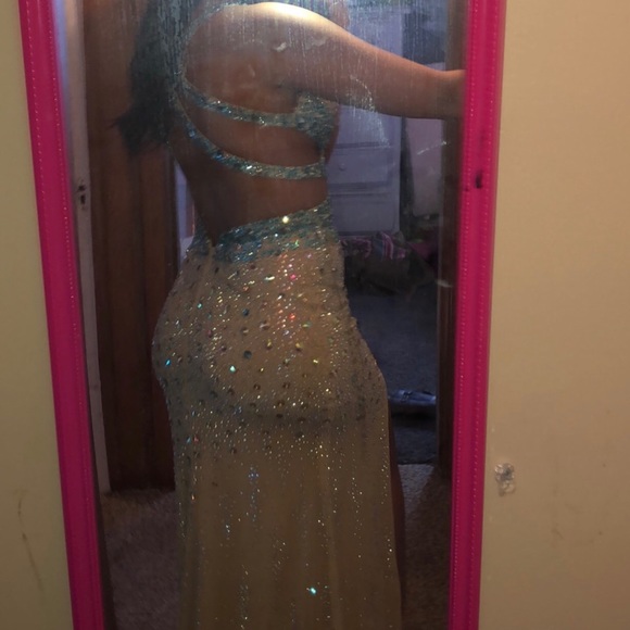 Prom dress - Picture 2 of 3